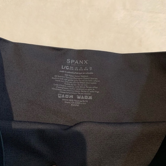 Spanx Look At Me Now Lamn Bike Shorts L Black Camo New - Picture 2 of 4